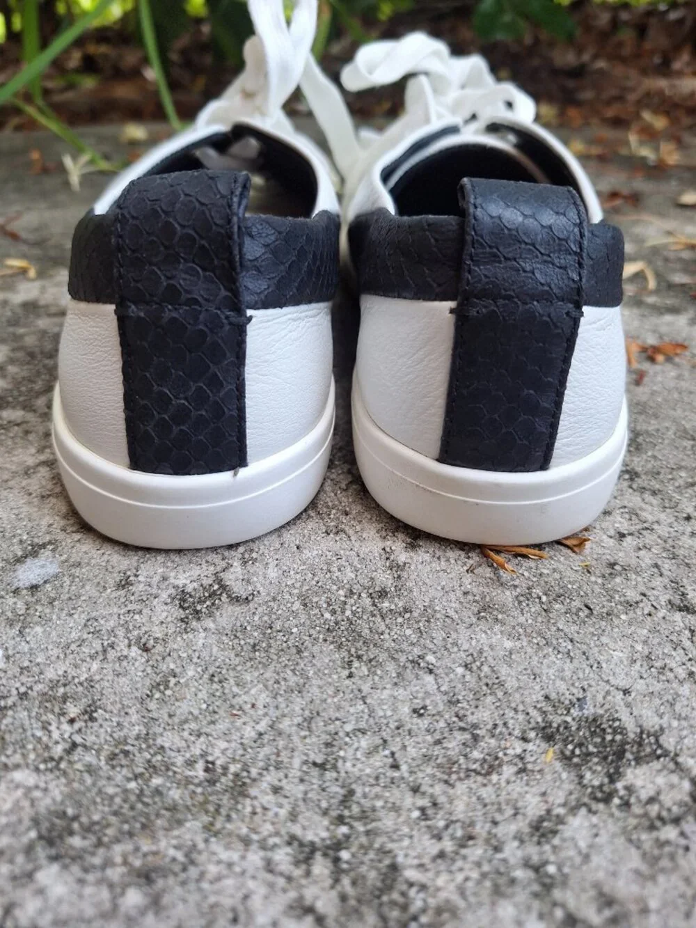 Antonio Melani  White leather Sneakers 8M Black lizard Grain Stripe